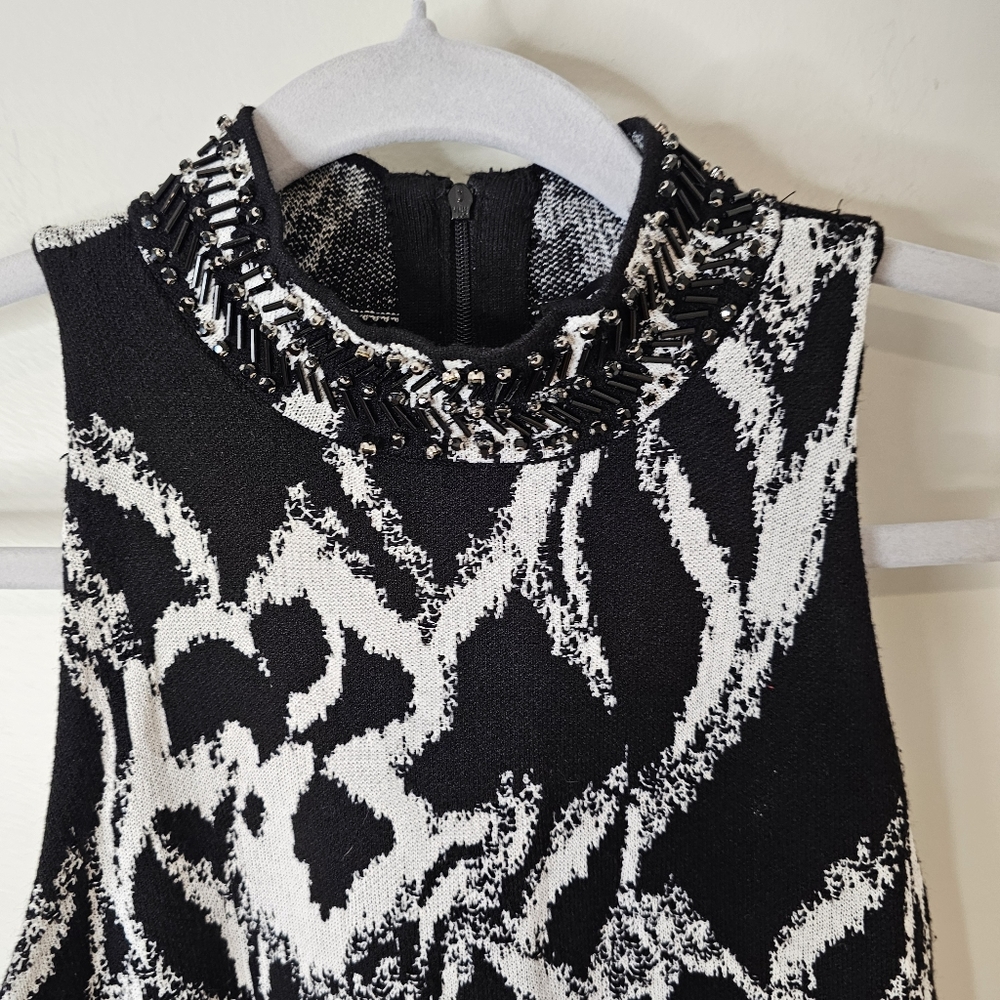 Women's WHBM mock neck sleeveless fitted knit sweater in XS - Picture 4 of 7
